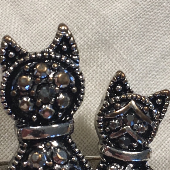 Cat Backs Trio Marquisate Brooch - Picture 4 of 9